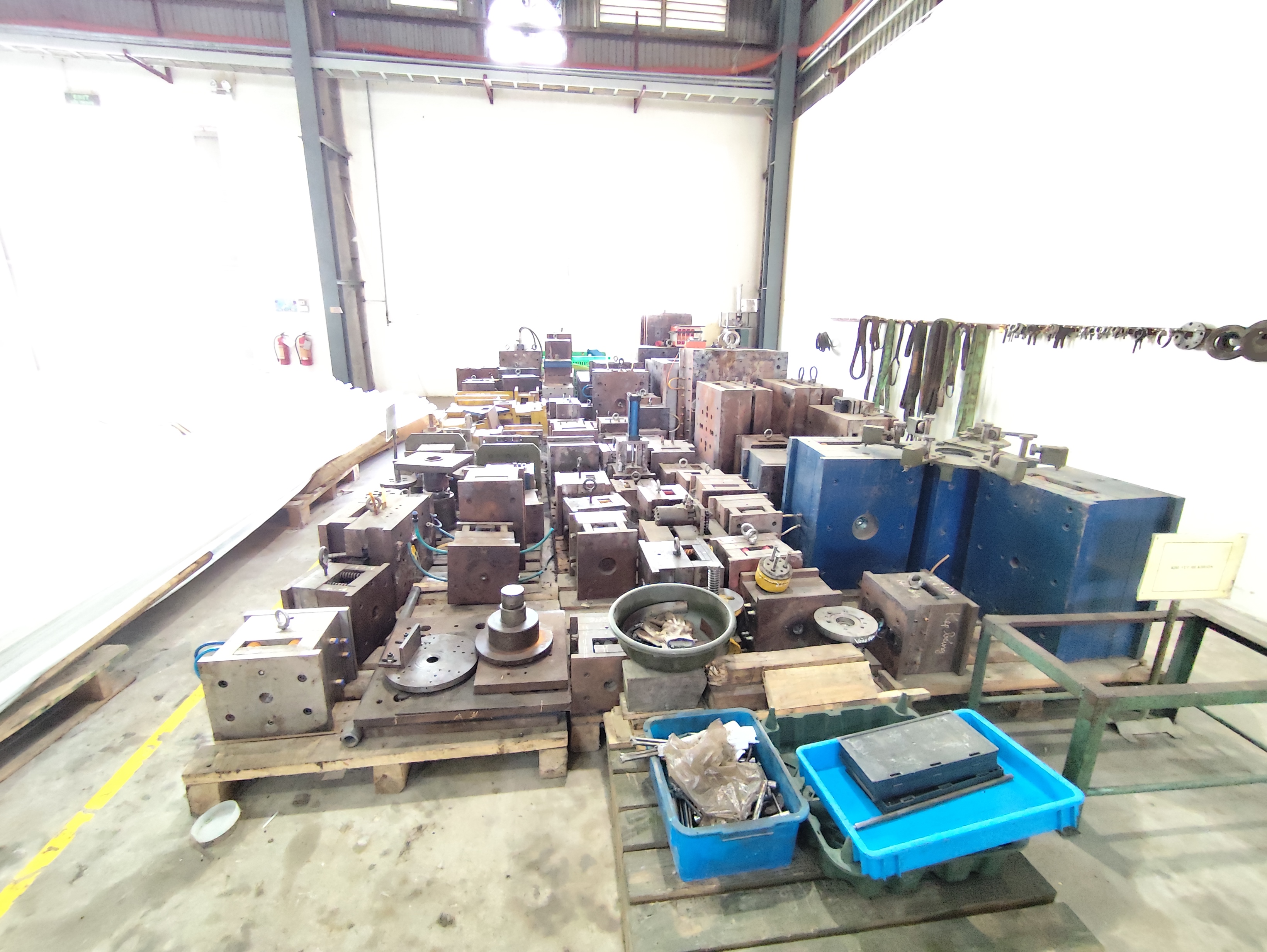 Plastic injection mold.jpg